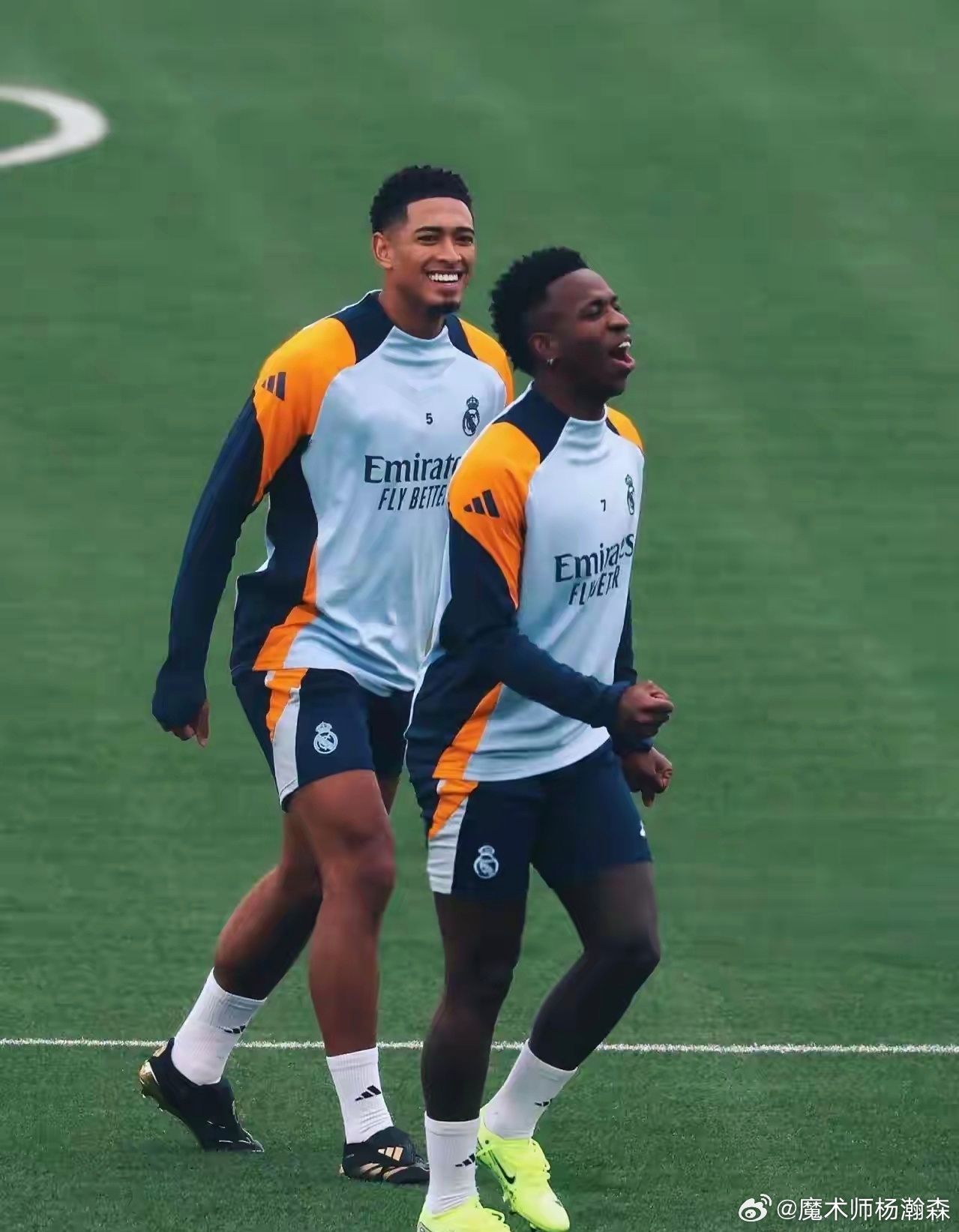 据《阿斯报》报道，皇马一线队已经有17人通过社交媒体向离任的哈维·阿隆索告别。然