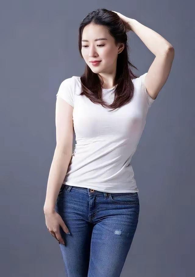 美丽，如同世间的一幅绝美艺术品，让人沉醉其中，无法自拔。

它犹如清晨的阳光，柔