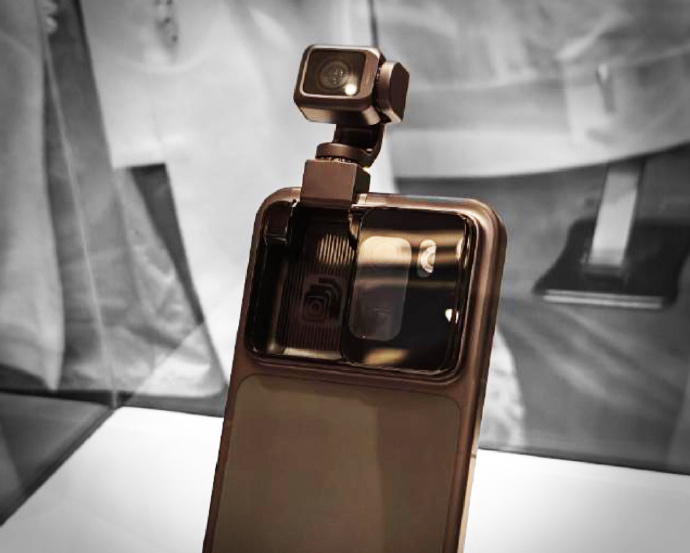 【#荣耀即将推出首款人形机器人#】2月23日晚间，观察者网获悉，在即将开幕的巴塞