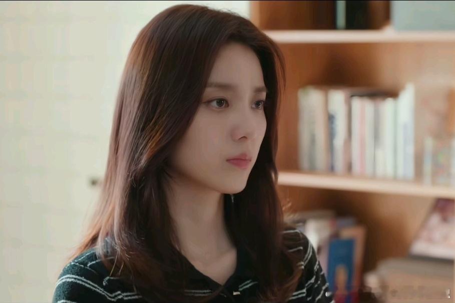 转，有人居无定所地过着安宁的日子，有人却在豪宅里一辈子逃亡。辛苦操劳一辈子，每天