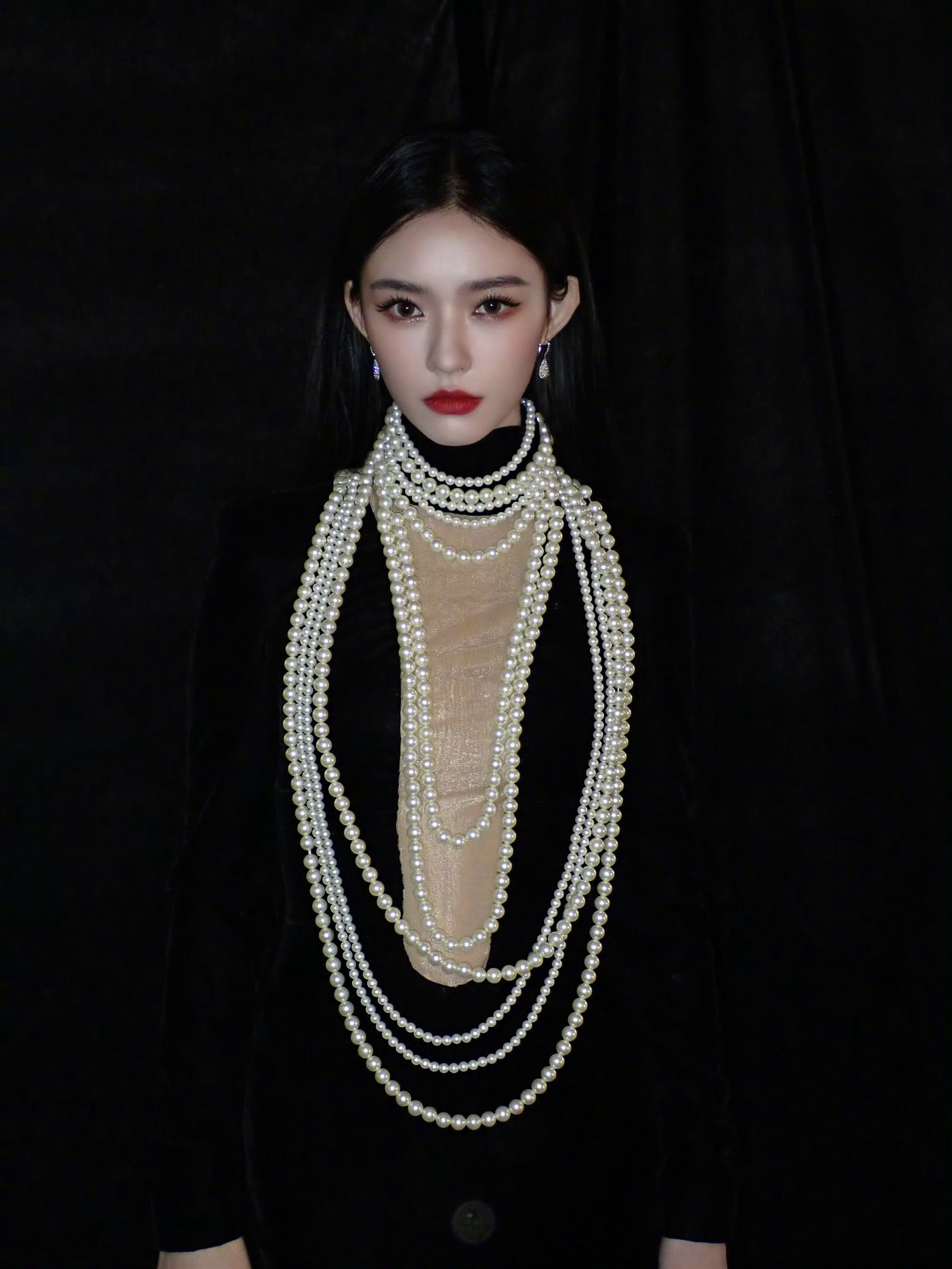 林允太媚了[期待][期待]。最近降温要注意保暖啊，工作的同时要注意休息啊！ ​​