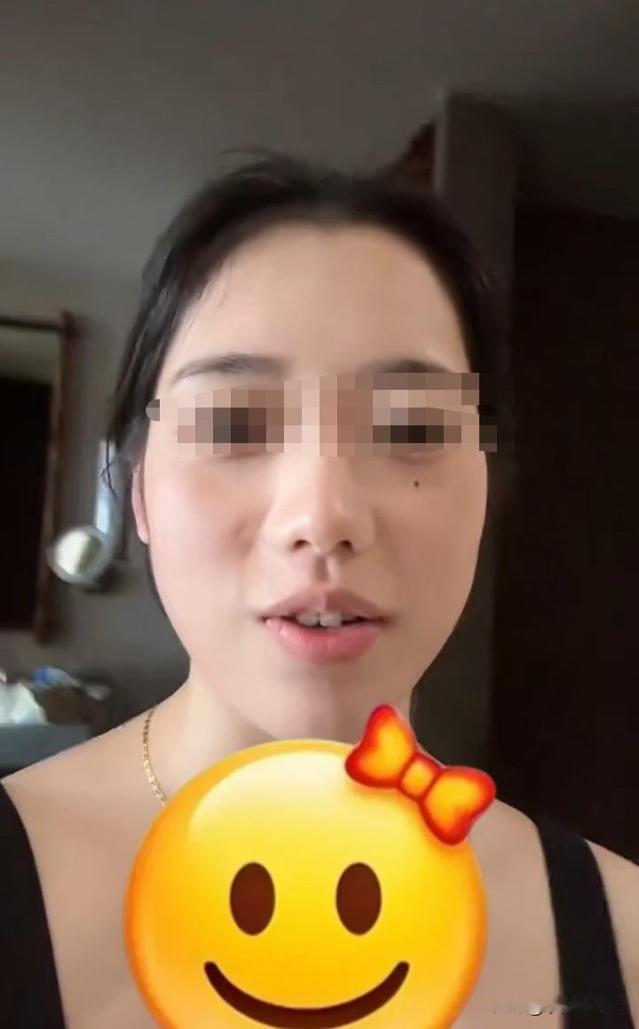 第一次见这么宠粉的女主播！

主播发视频说，她每次去海边，粉丝们就想看泳装照。