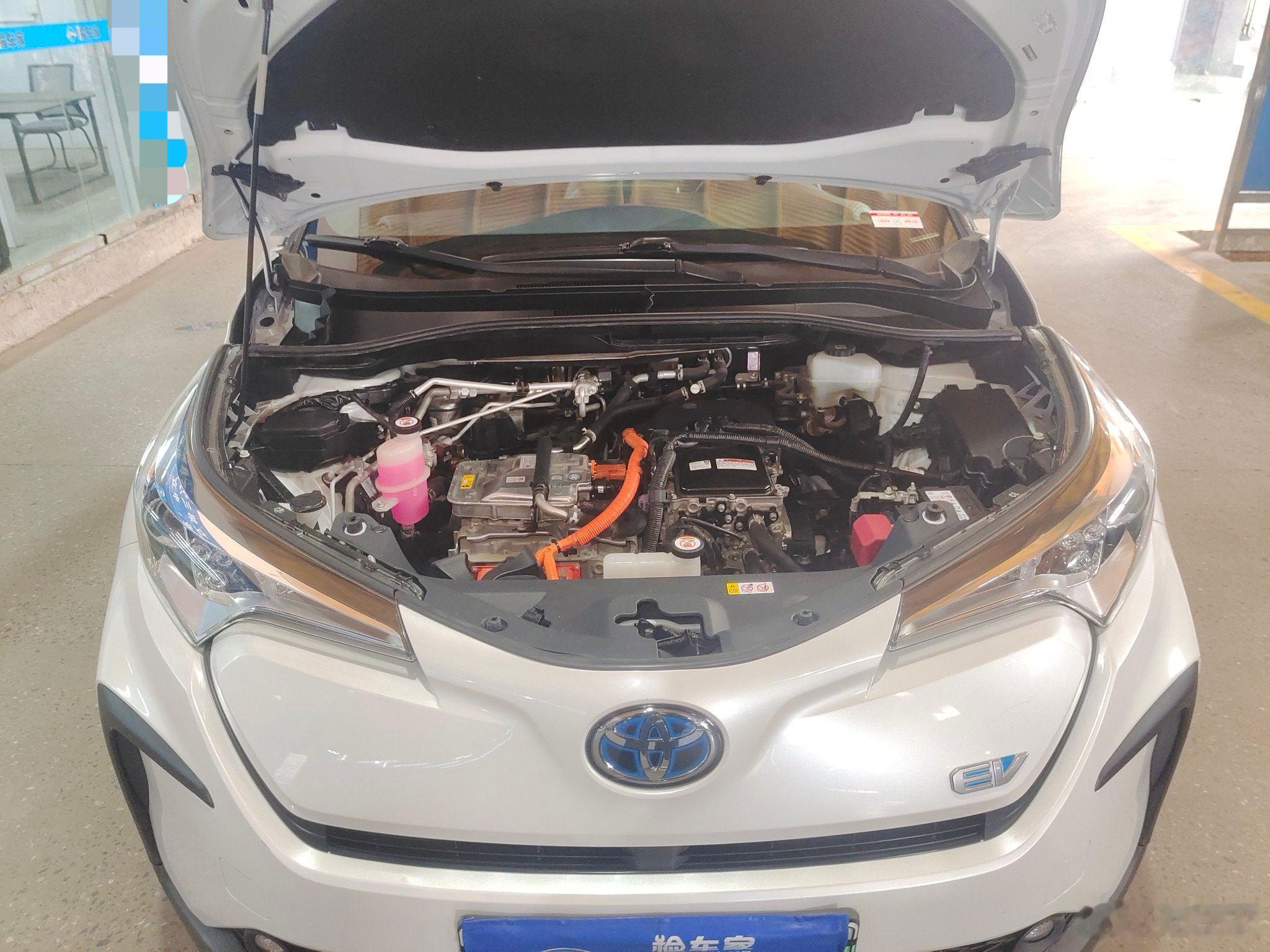 20多万的电车，竟然配布座椅！前两天验了一台丰田C-HR EV，2022年5月上