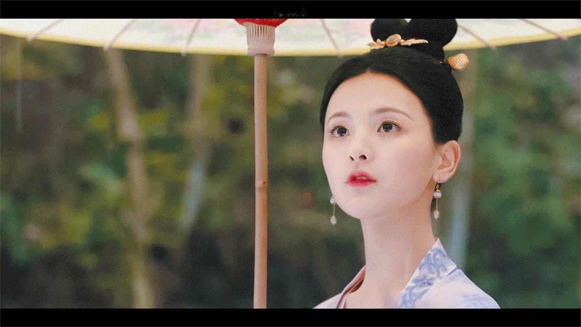 ⭕ 【盘点古装女子撑伞-氛围感篇🍃🍃🍃】▷“暖雨晴风初破冻，柳眼梅腮，已觉