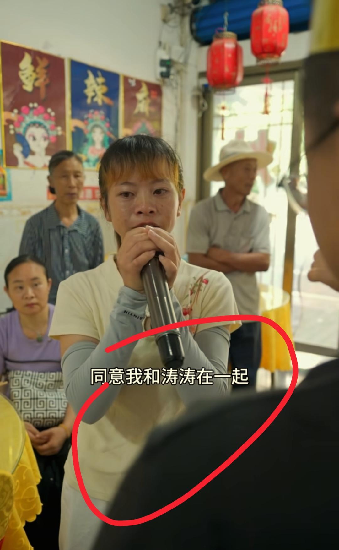 现在全网最让人心疼的女人就是佳玲了吧！
不是因为日子过得苦，也不是因为婆家待她差