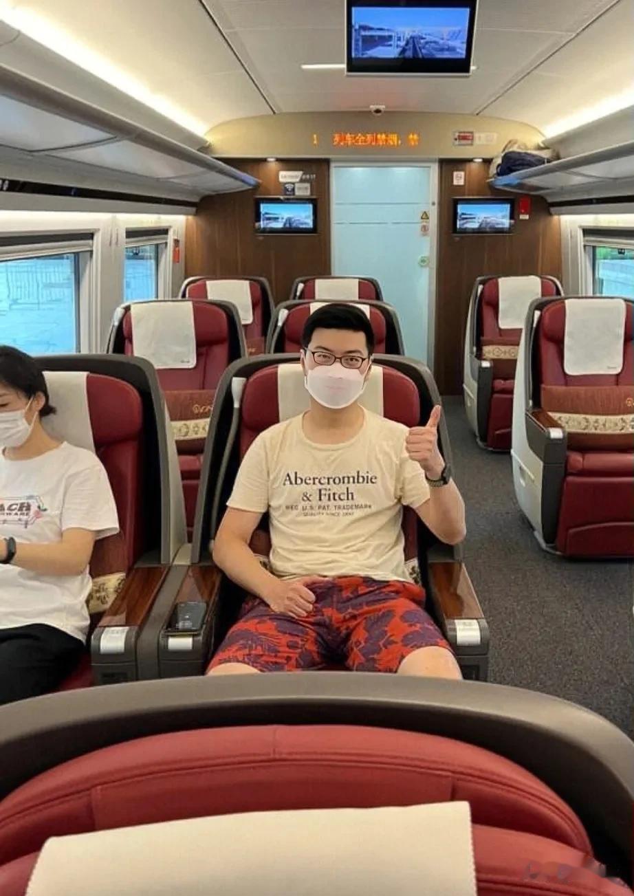8分钟的车程，高铁动卧票价420元？12306客服回应:没毛病！

3天前，一位