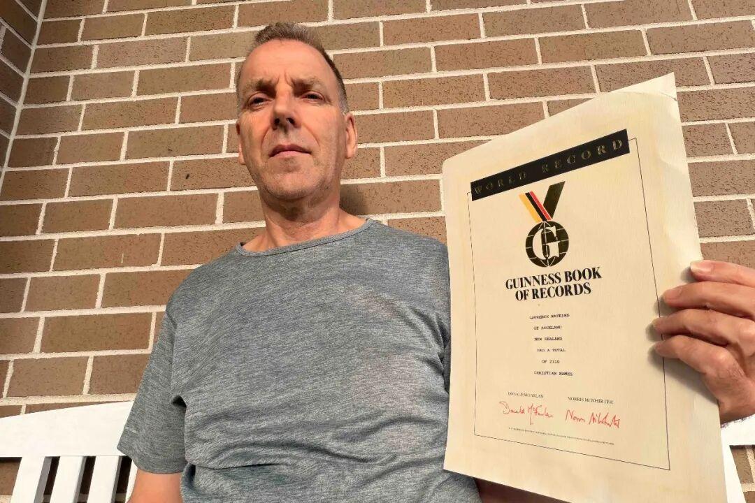 新西兰60岁退休保安劳伦斯·沃特金斯（Laurence Watkins）以225