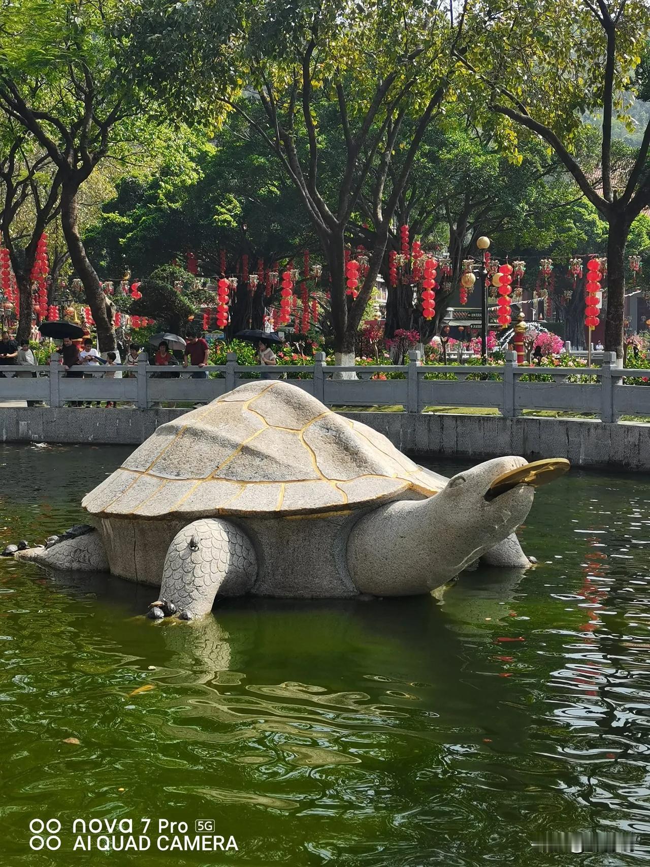 说个有点玄的事！

前些年，家运不畅！有天来了条狗，不肯走，母亲问了几家都说不认