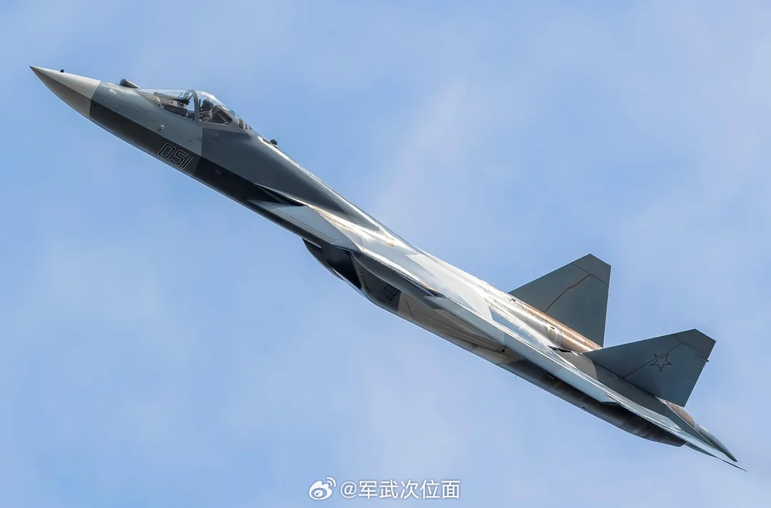 趣聊军事圈 扁扁的苏-57战斗机 ​​​