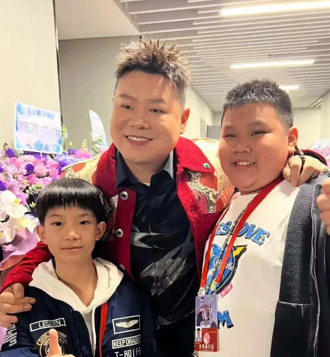 15岁儿子单干，3个月进账800万
 
不是辍学，是休学。郭汾阳把德云社的招牌留