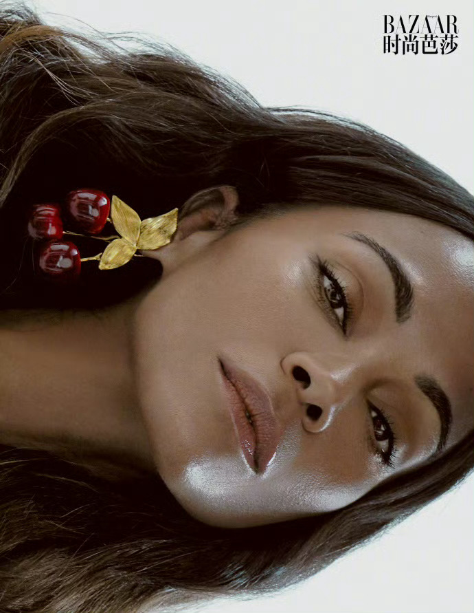 时尚芭莎封面演员Zoe Saldana Saint Laurent 
