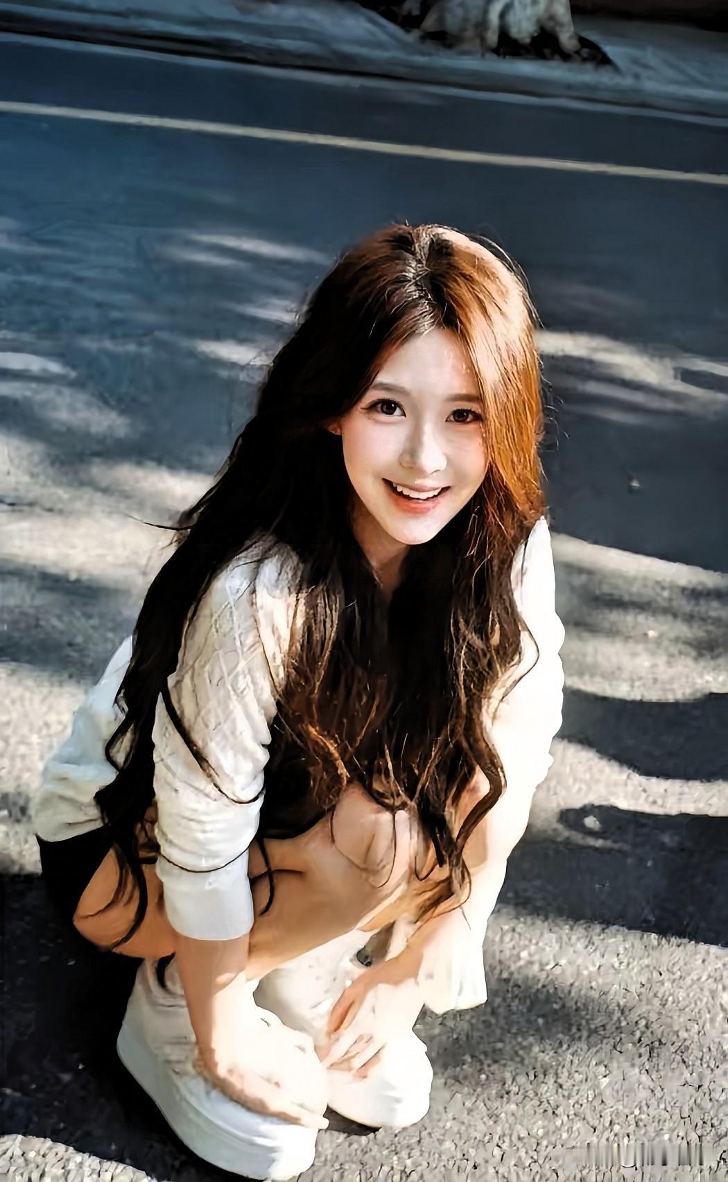 阳光下的甜美笑容，青春洋溢的少女时光～
今日分享随手拍照片 分享你的随手拍 手机