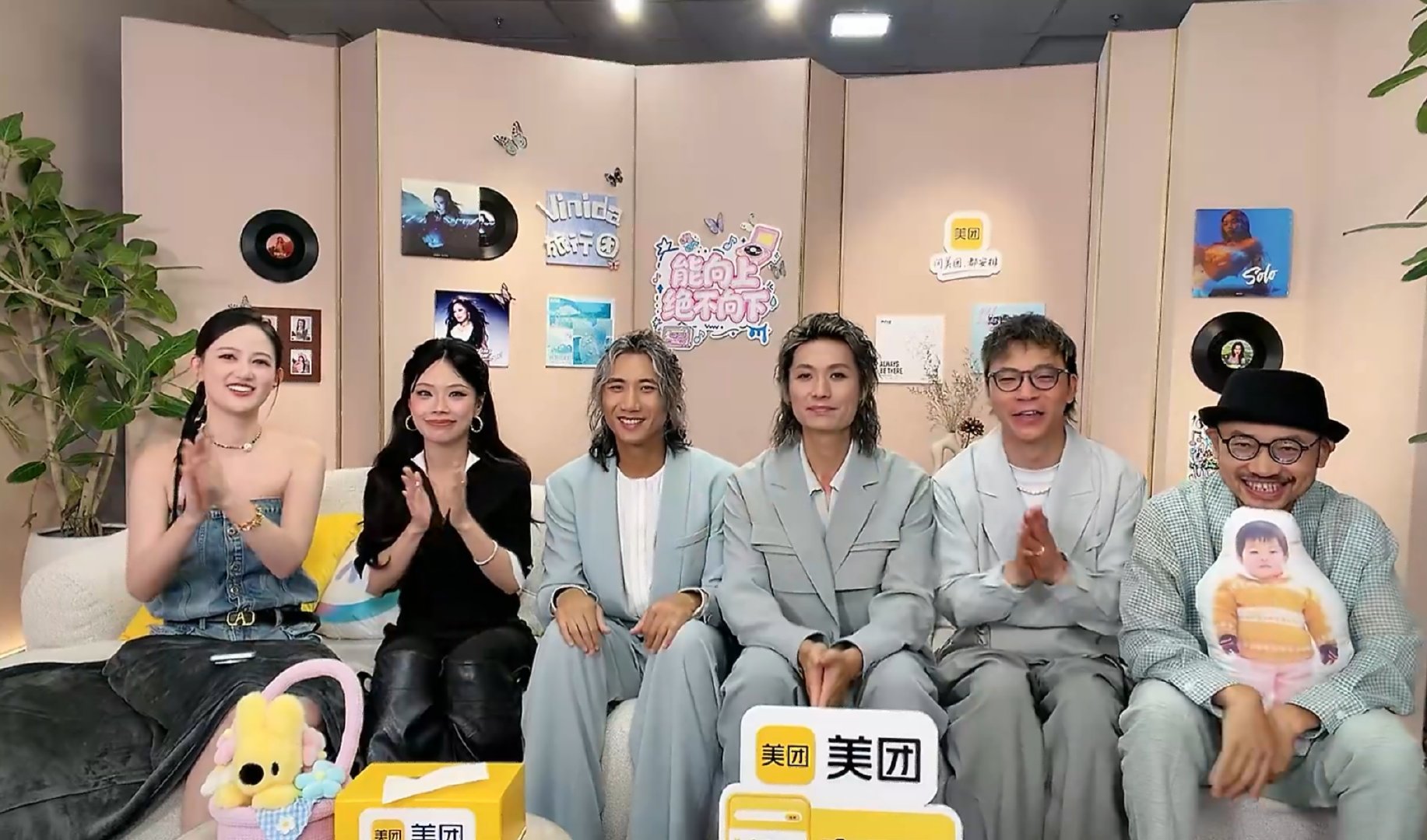 歌手联名赛突袭直播歌手2026 家人们速来集合蹲守！联名赛前突袭场开启，万妮达带