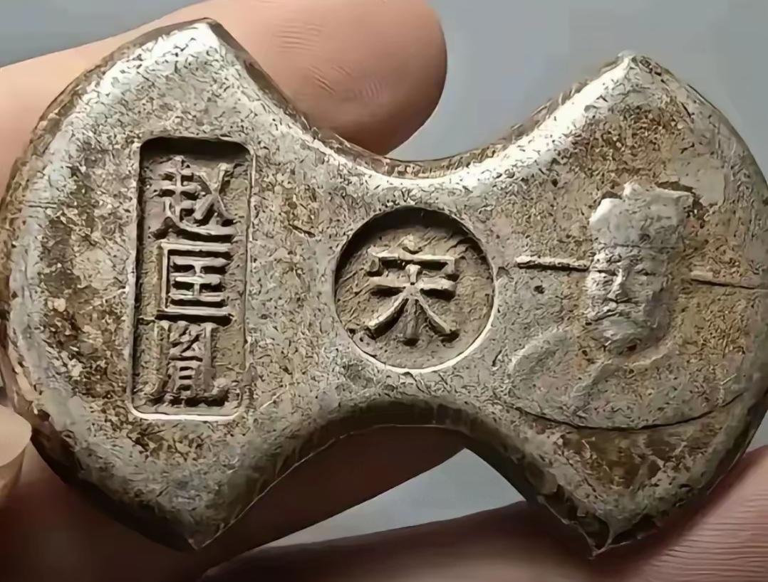 这个锤子看起来有点年头了。这是什么令牌？干什么用的呢？