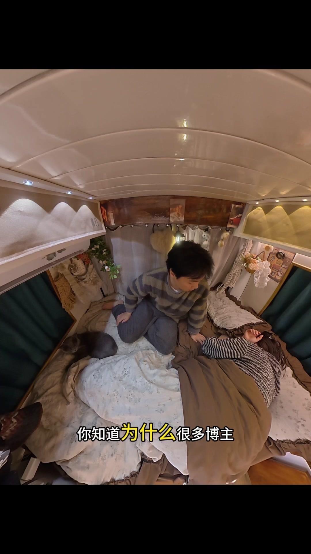 标题：野外睡觉的快乐谁懂啊！🌿很多人觉得野外危险怕砸窗，其实睡车里真的很香，尤