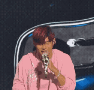 周杰伦被粉丝说演唱会划水一小时周杰伦被粉丝说演唱会划水一小时！一沫真挚的情话一沫