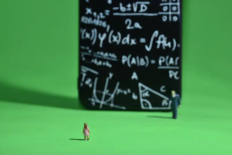 菲尔兹奖对数学家而言意义非凡，堪称数学界的“诺贝尔奖”。它每四年颁发一次，每次获
