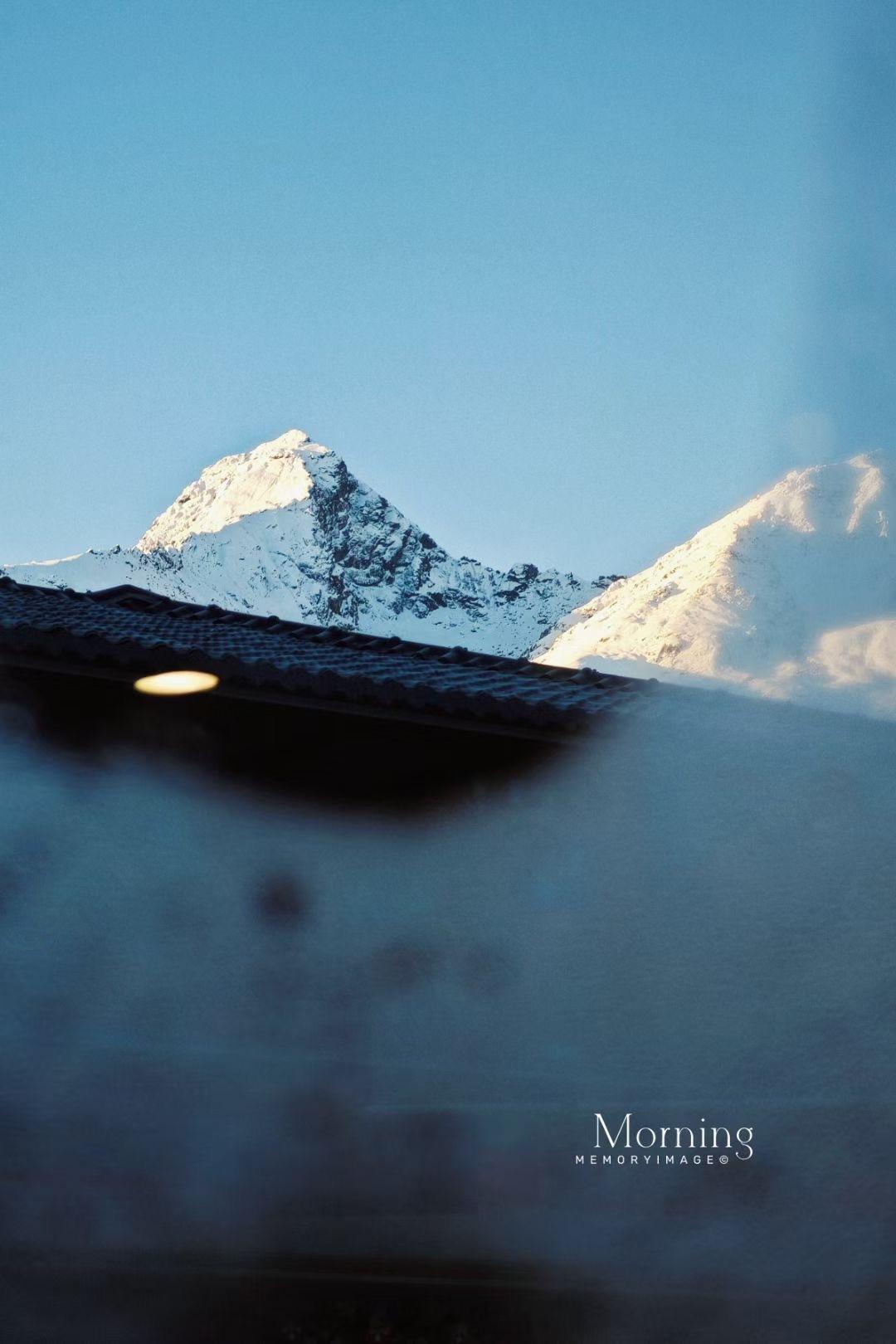 日照金山🏔️所谓仪式感，就是在美好的时间遇到美好的事情并且记录下来，成为定格的