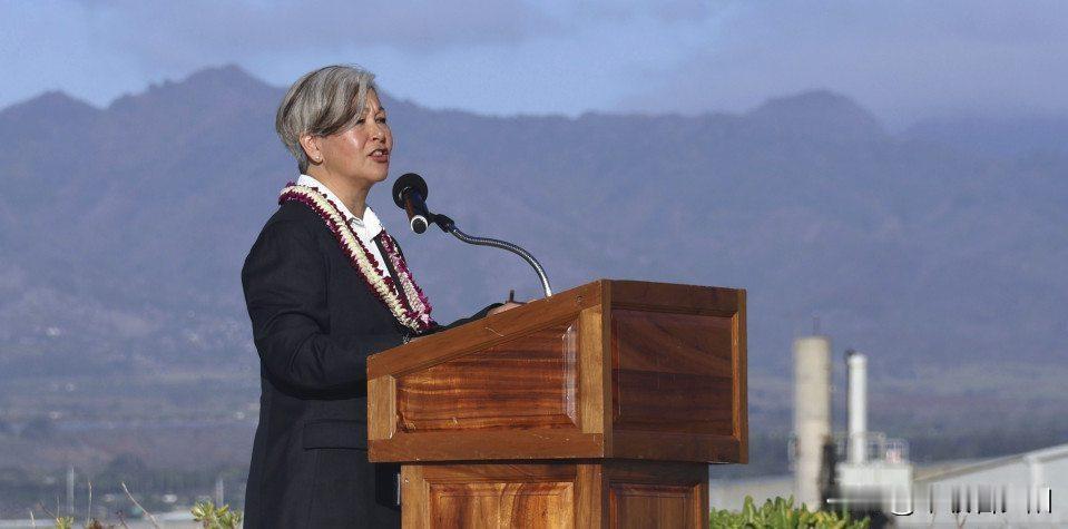 今天（中国时间12月8日）是珍珠港遇袭84周年，面朝珍珠港的公园里办了场悼念仪式