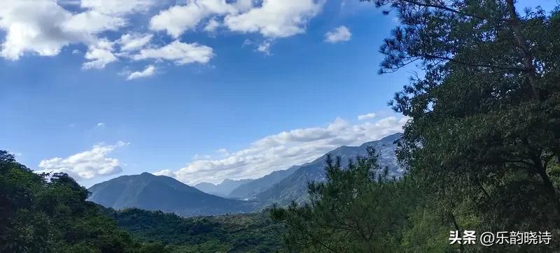观天下美景，寻千古知音，这是何等浪漫的追求。就像伯牙，在游历名山大川中提升琴艺，
