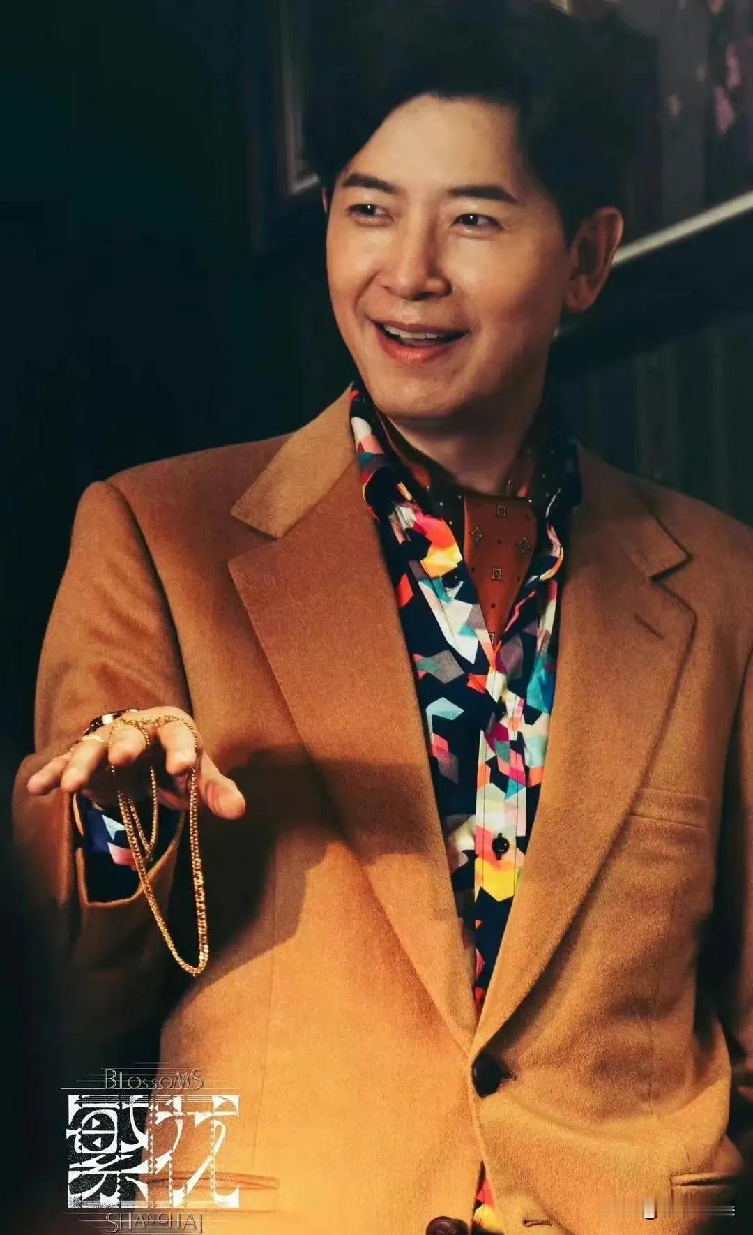 据说，拍《繁花》时，王家卫找来53岁的戴军，想让他演乡镇企业家范总。

可是见到