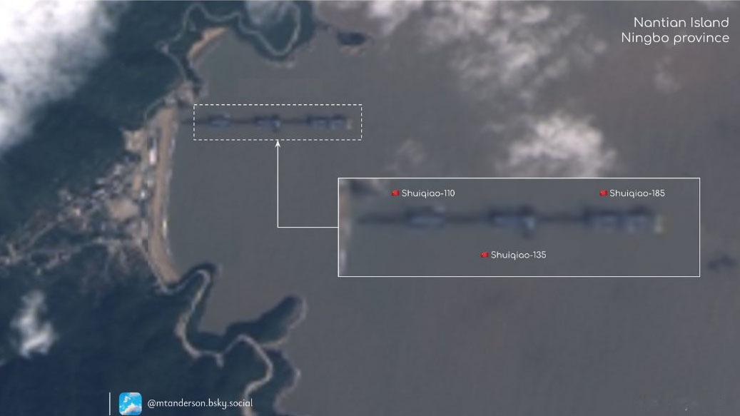 继续演练新型登陆驳船 ​​​