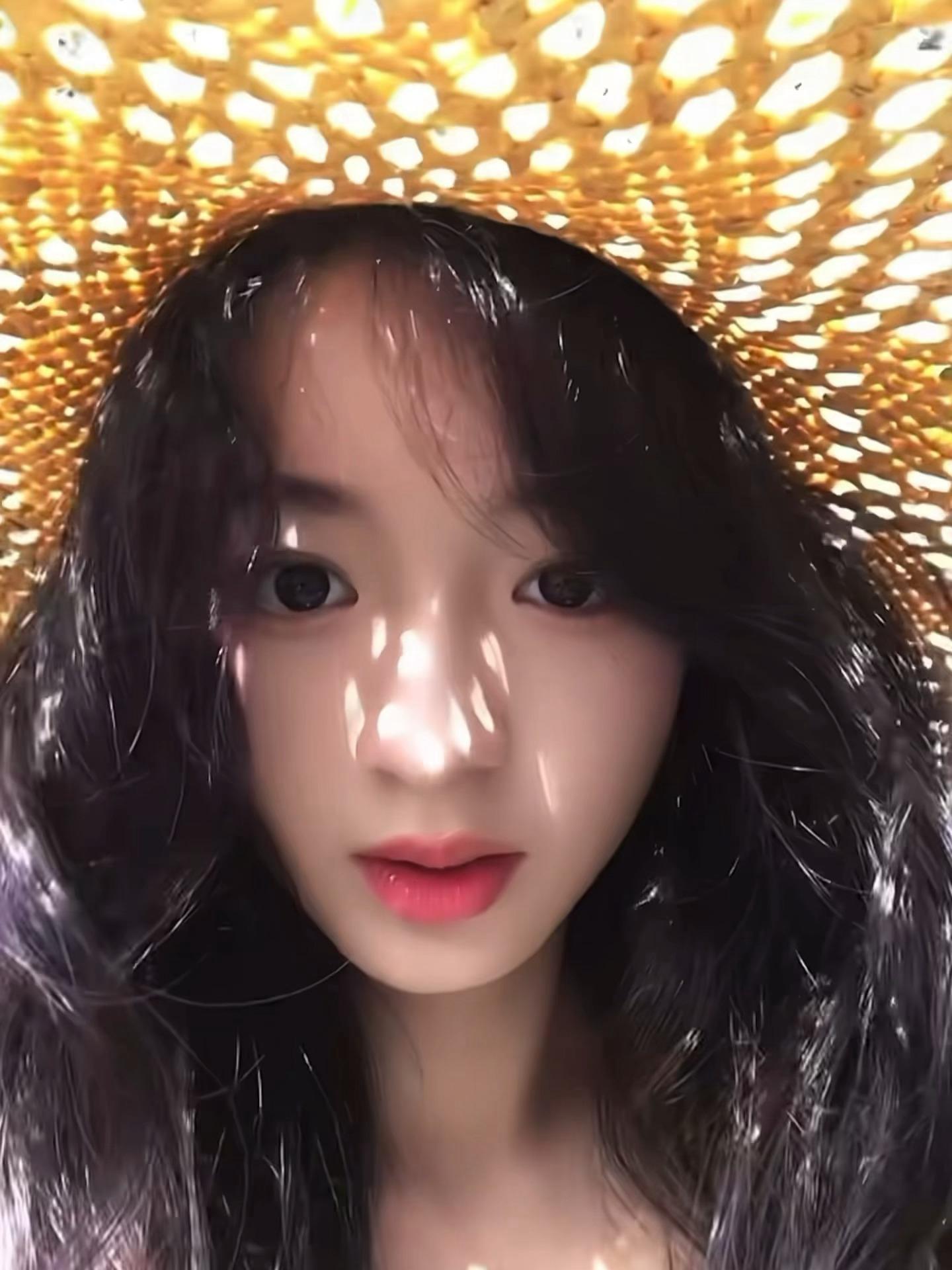 黄杨钿甜 🍀钿趣日报 这张脸是神的杰作