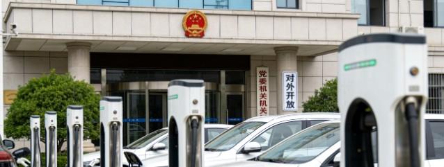 机关大院充电桩强制开放，是便民福利还是作秀？3月起见分晓！
2026年3月1日起