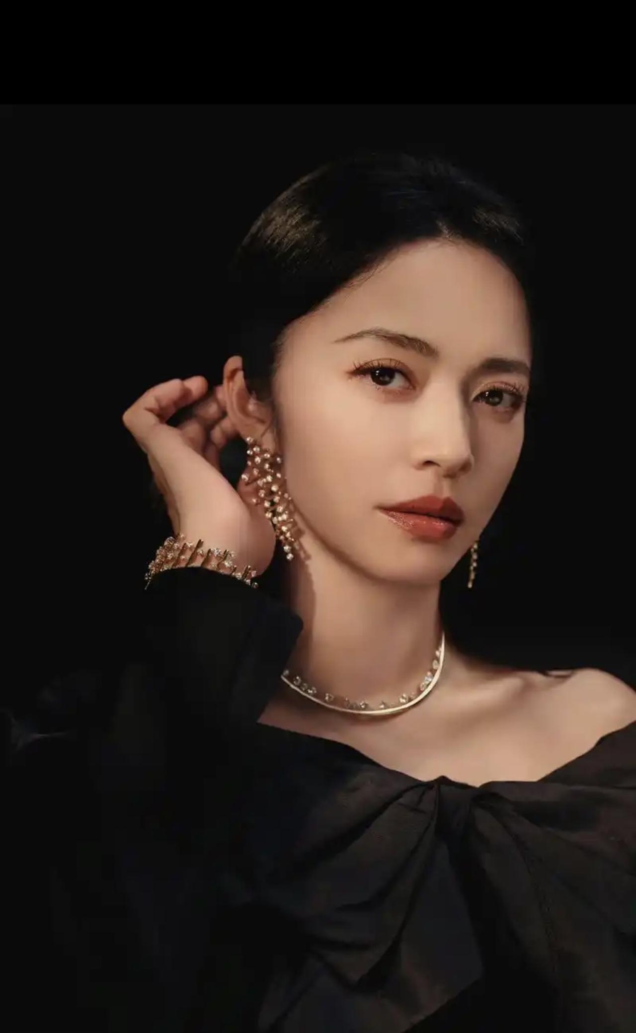 哎妈呀，姚晨下一部剧演的是法官？！

哈哈哈哈哈哈哈，我都不知道该说什么了！还能