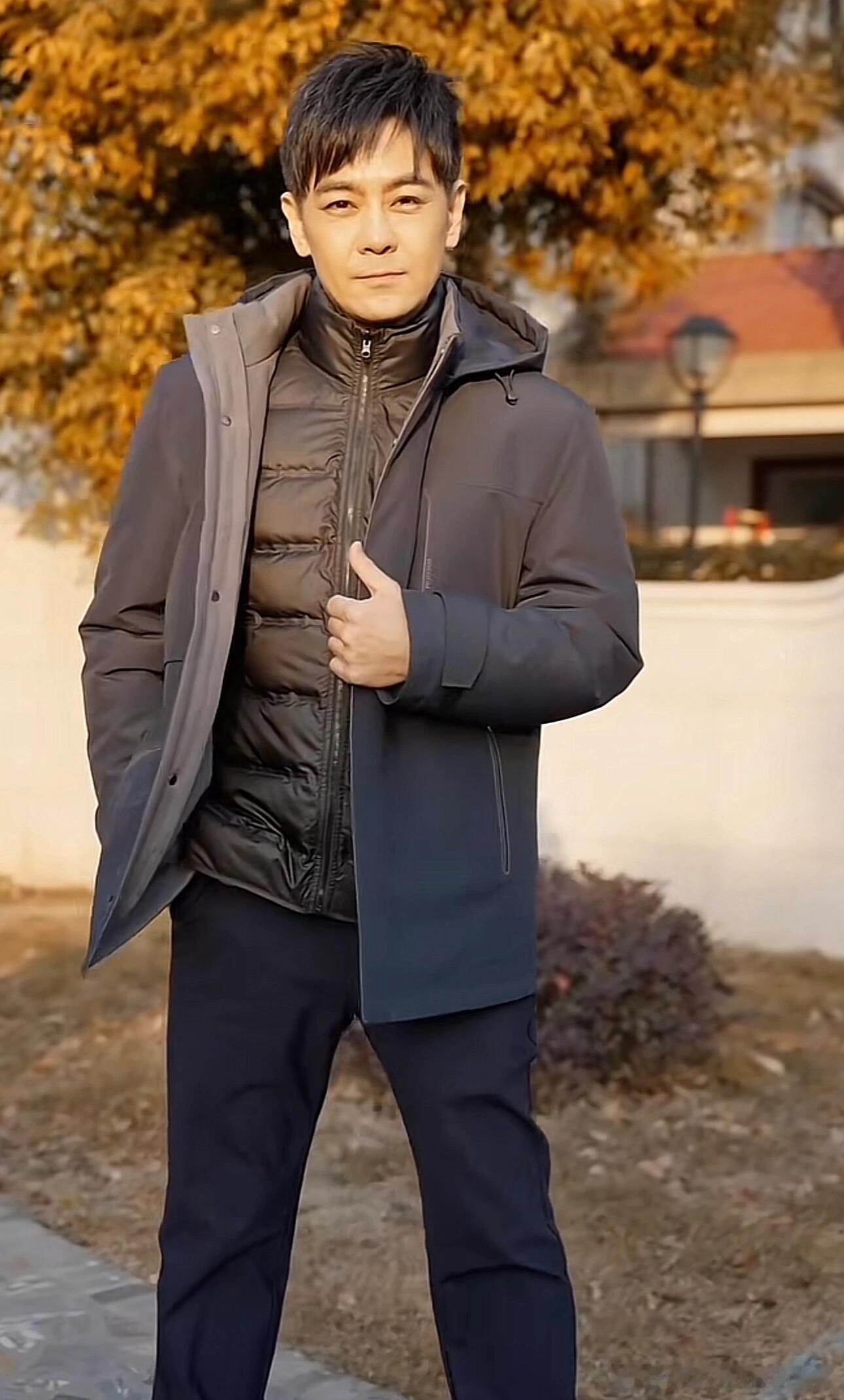 果然这衣服林志颖也hold不住。 