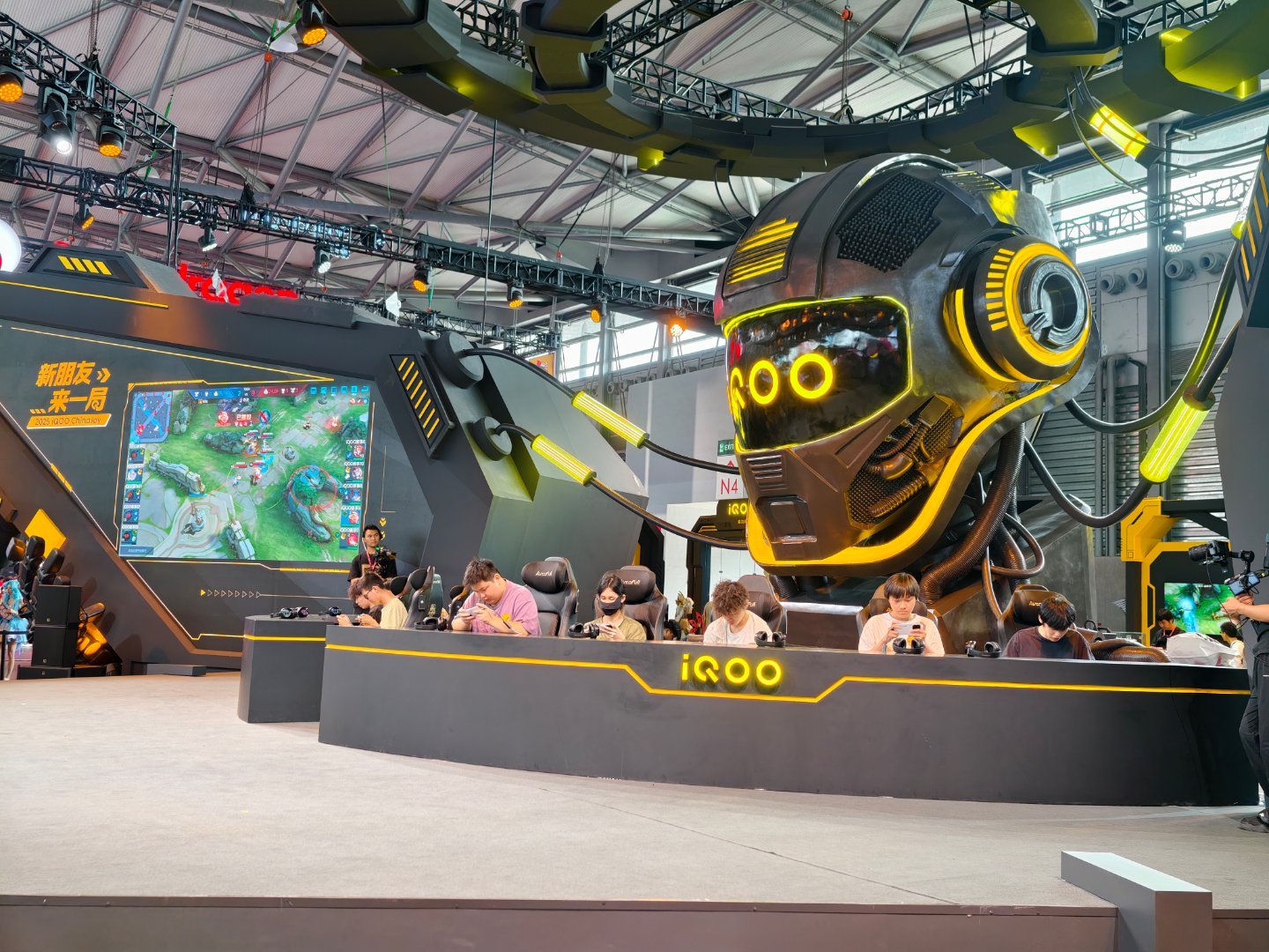 又是一年一度的 2025chinajoy ，iQOO今年的场子也不小！不仅有比赛