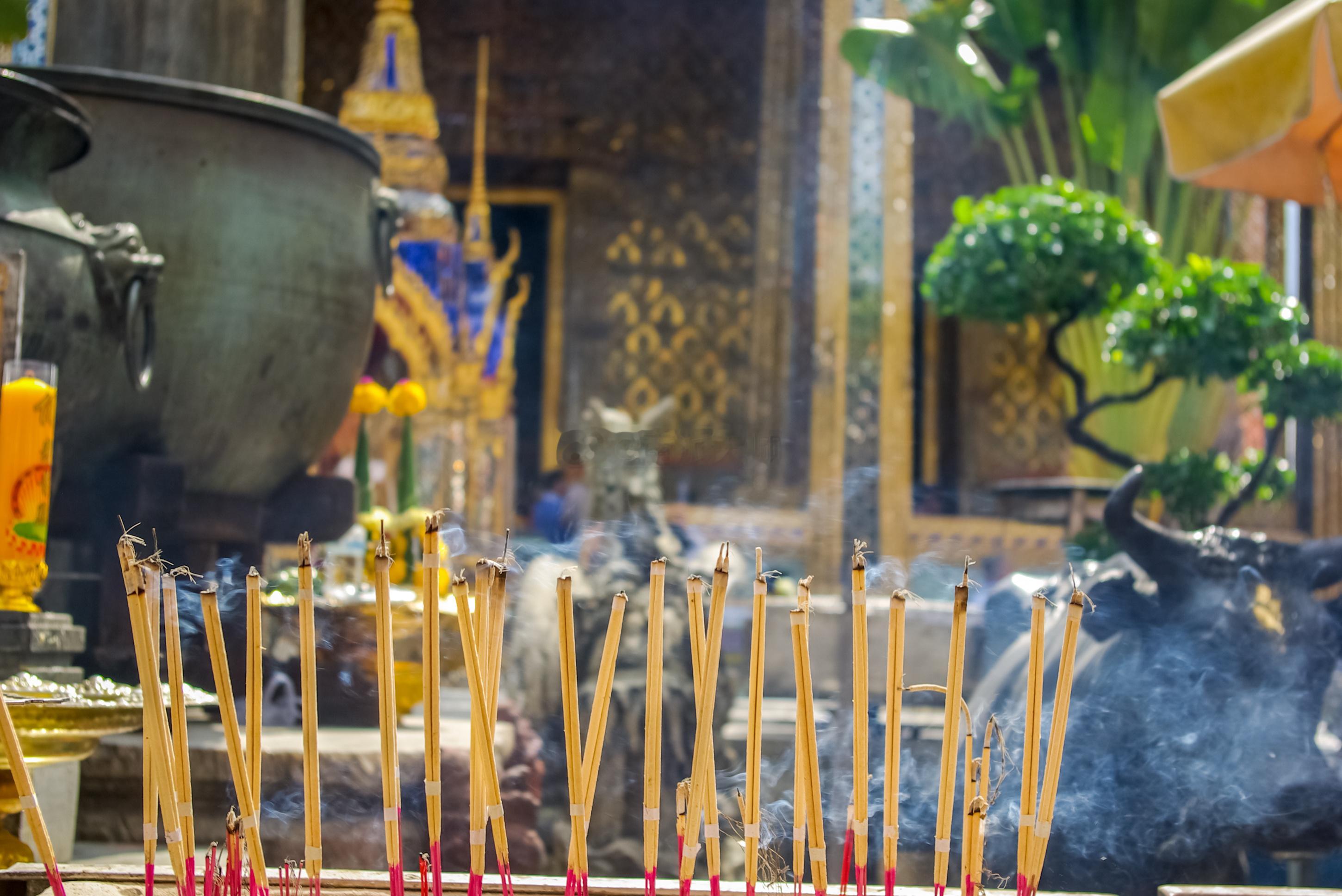 年轻时，你可以靠透支身体和运气一直取巧地活着，然而到了某个年纪之后，真正能让你走