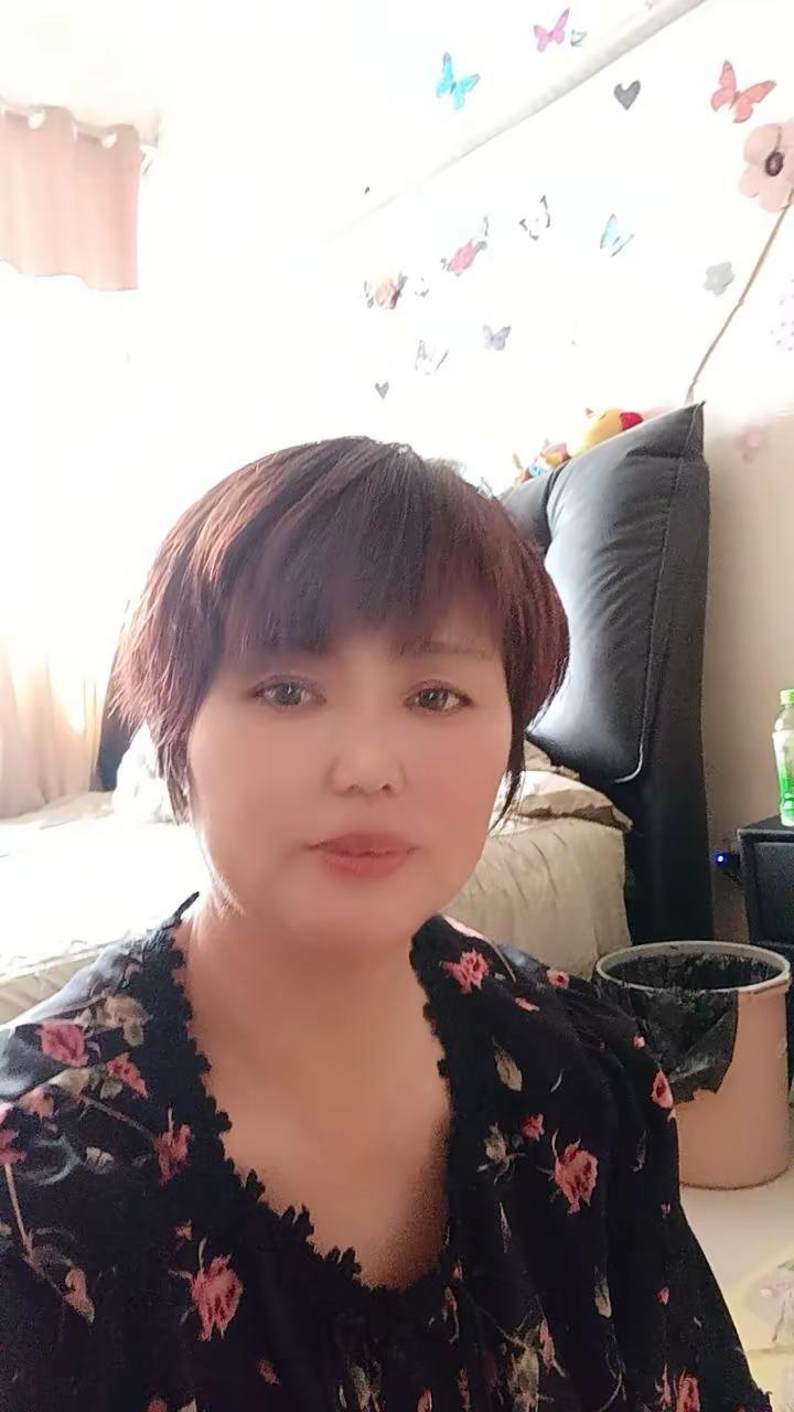 看看自己短发的样子