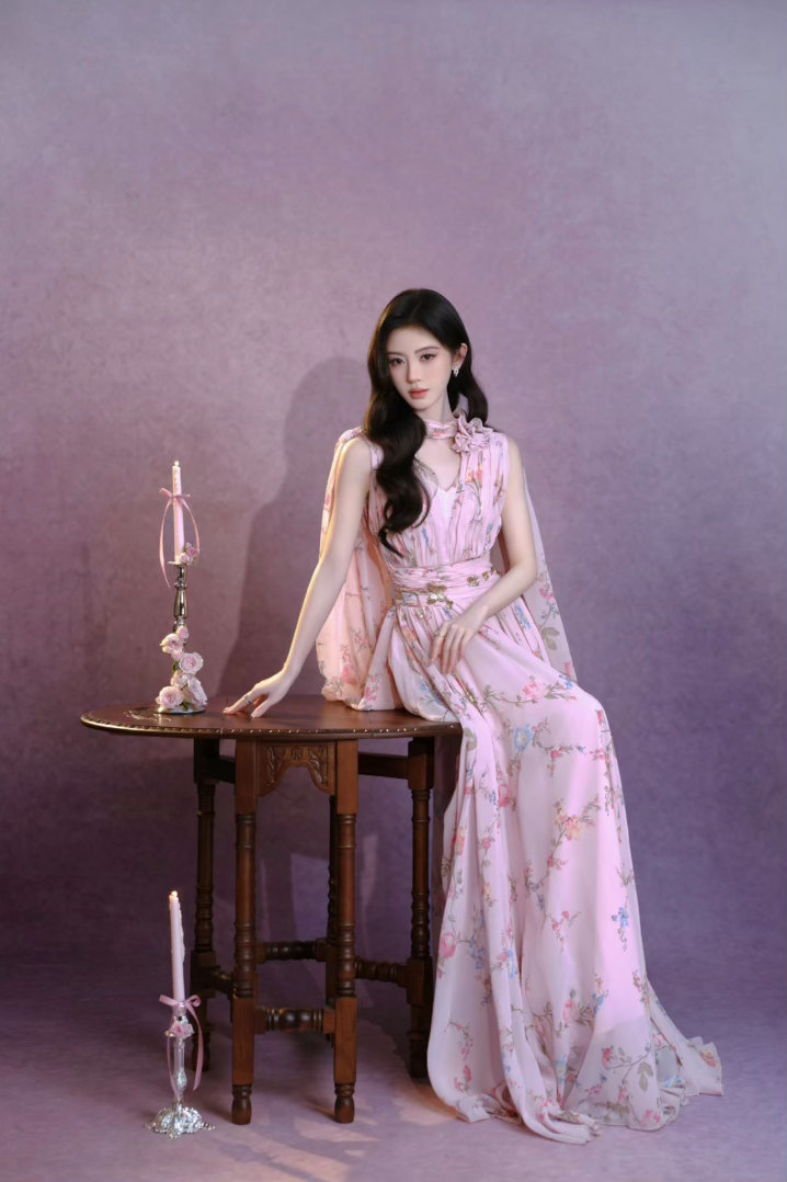 鞠婧祎粉色雏菊长裙 这裙子适合小鞠吗[疑问] ​​​
