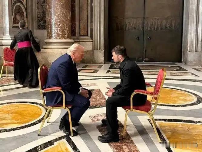 我个人觉得，泽连斯基的结局，特朗普其实早已为他安排妥当。
俄乌战争仅靠谈判是停不