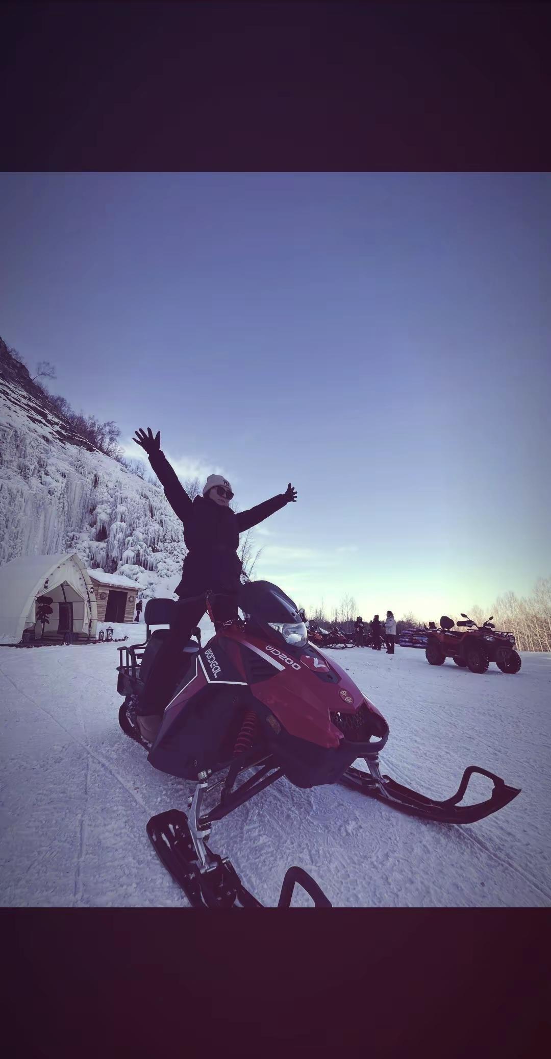 我想把自己养的开开心心的，快快乐乐的，穿的漂漂亮亮的，说话温温柔柔的，一副与世无