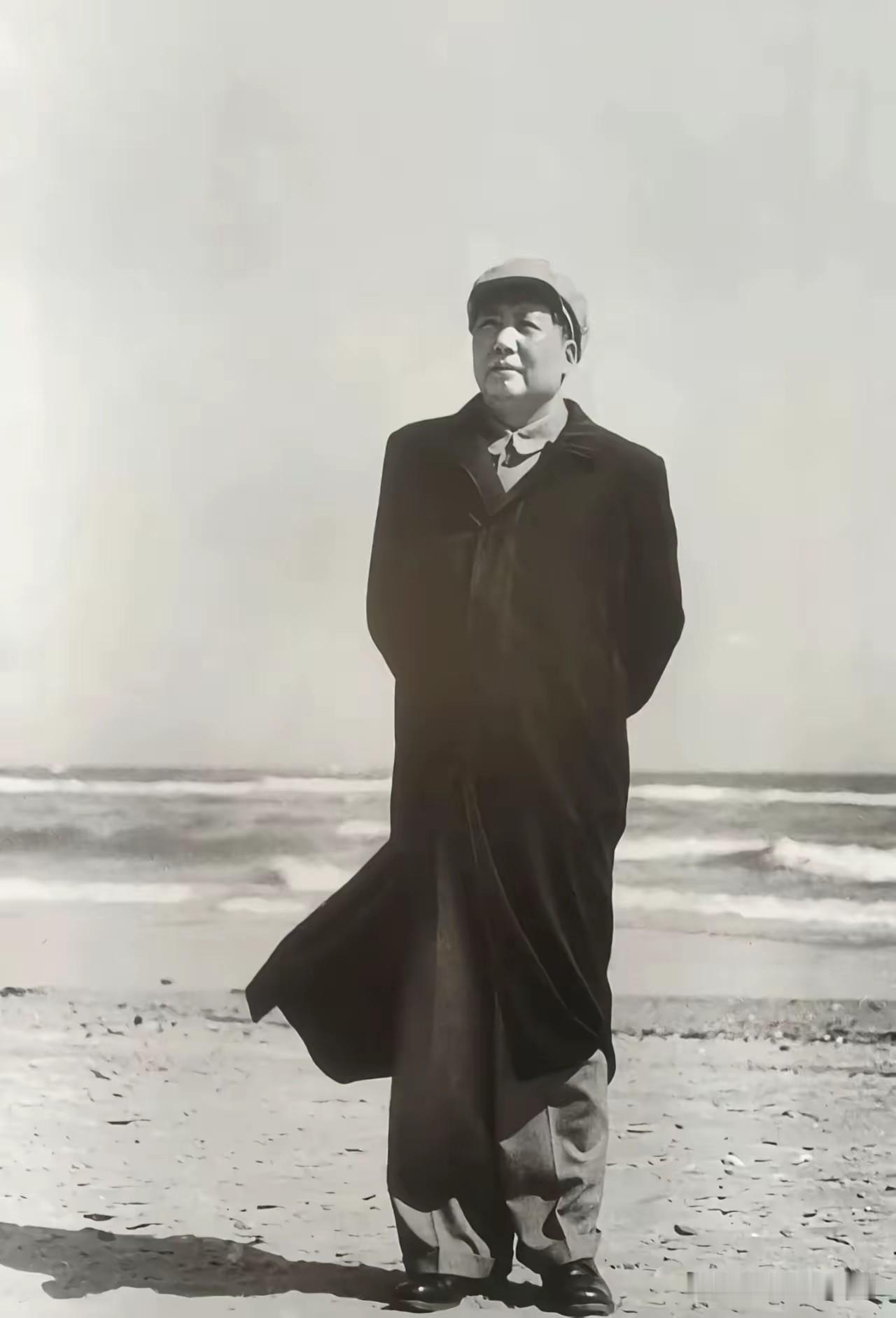 “丢掉幻想，准备斗争。”——毛泽东经典论断
1949年新中国成立前夜，面对美国对