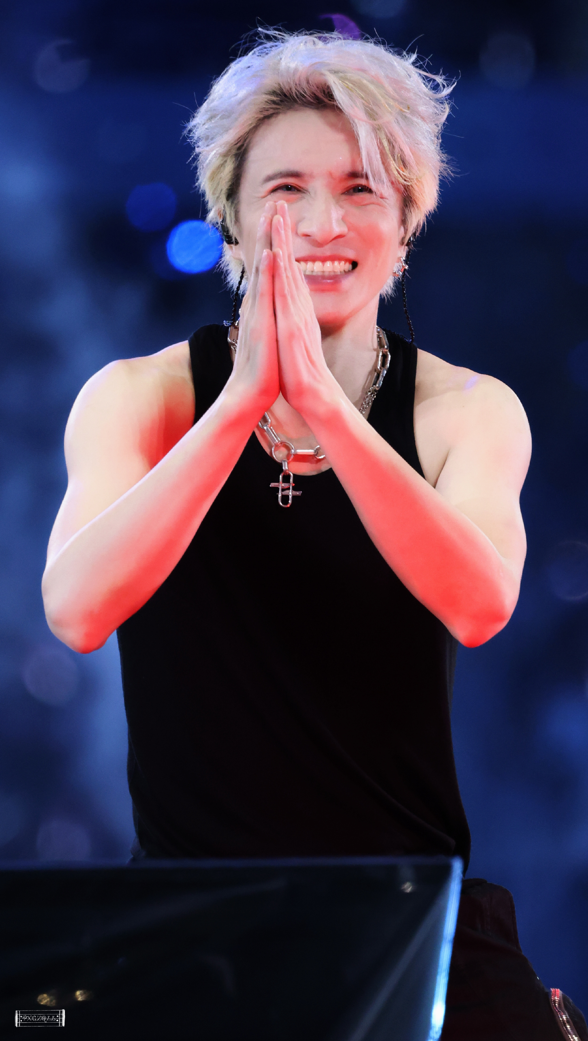 对待音乐老薛有自己的态度，每一场演唱会都是一场无与伦比的的盛宴！！自己卷自己薛之