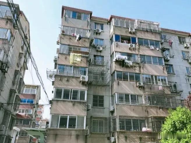 房子很多，但好房子却很少。
         说到好房子，一百个人里面有一百个标