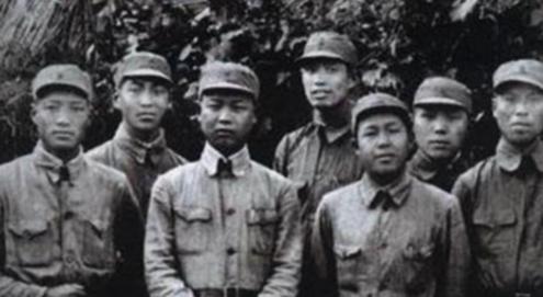 1942年，变节投敌的新四军副司令员，乔装后返回了新四军驻地，他原以为做得天衣无
