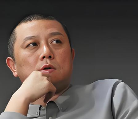 王朔说让无数人瞬间清醒的话：

“总是出言不逊、不断让你难受的人，
谈不上性格直
