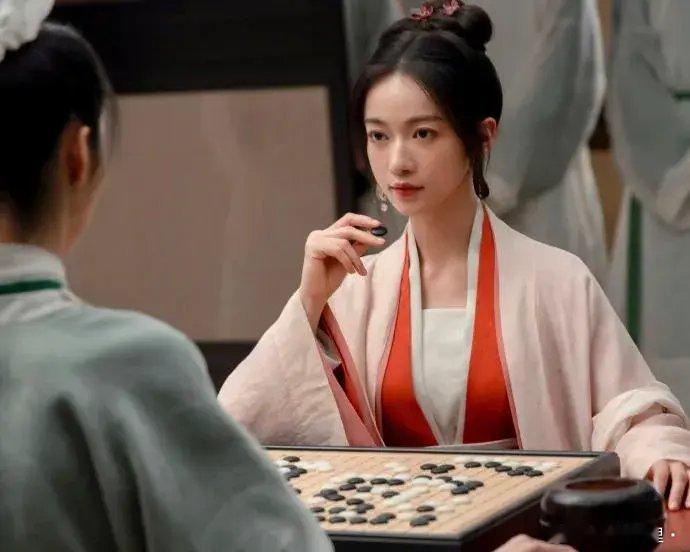 万万没想到，下半年的爆款剧居然出自于正之手，《墨雨云间》一开播，热度和讨论度居高