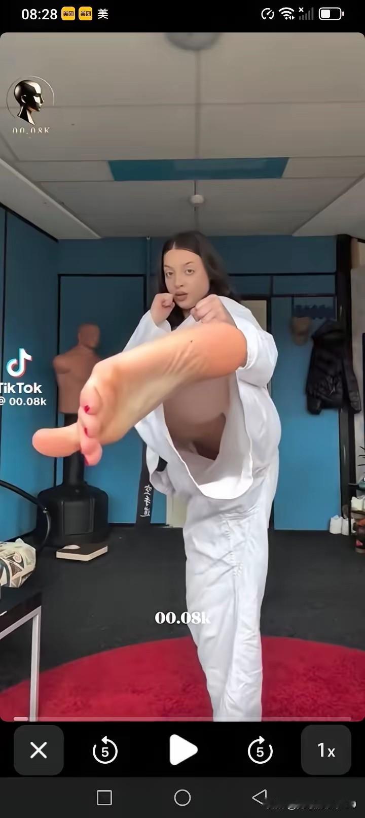 生活中出门办事，眼观六路、耳听八方往往有意想不到的收获。上次去菜市场，我一边挑菜