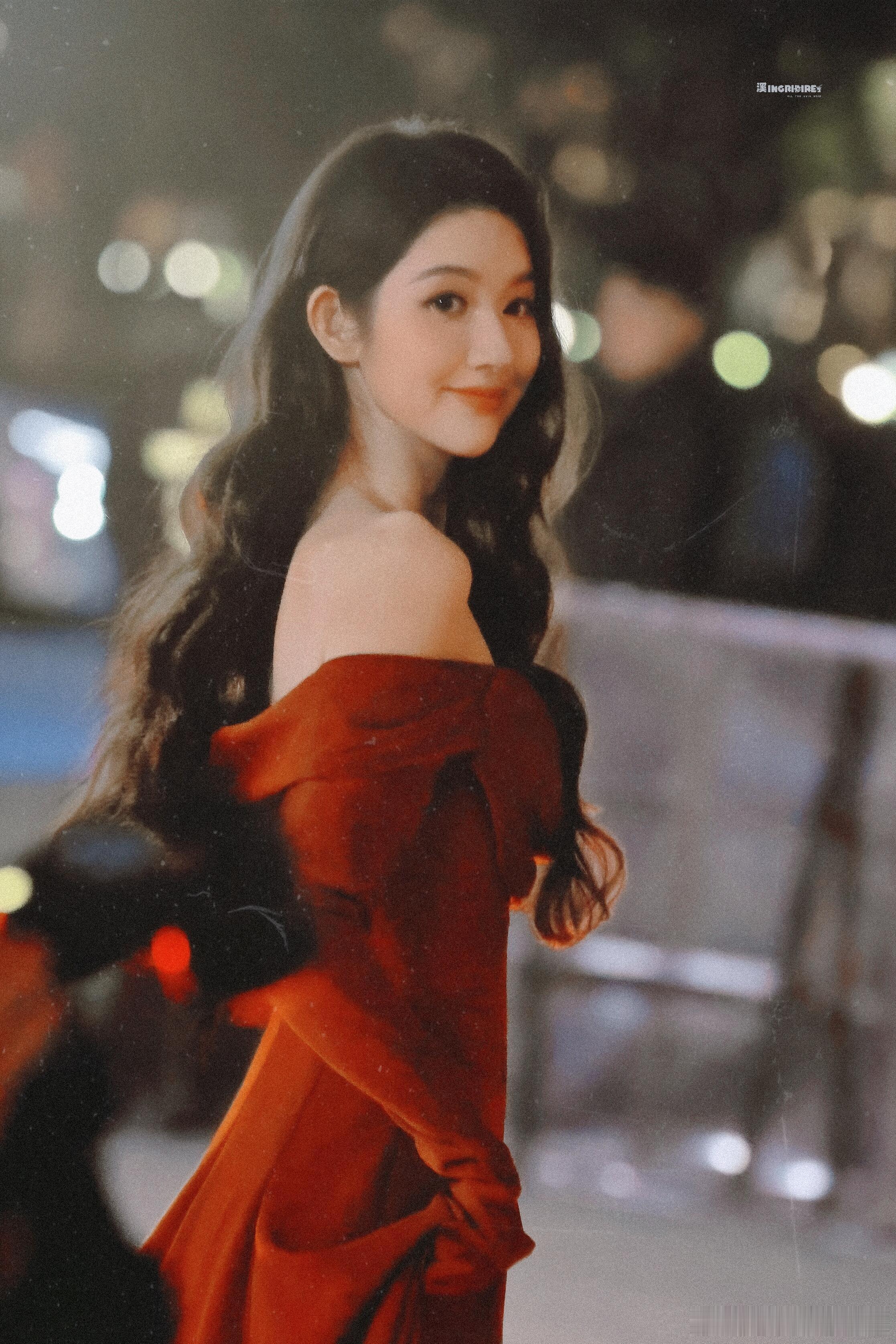 王玉雯这次下车神图有了芭莎活动红毯造型 王玉雯芭莎红毯这下车图封神了！一袭礼服又