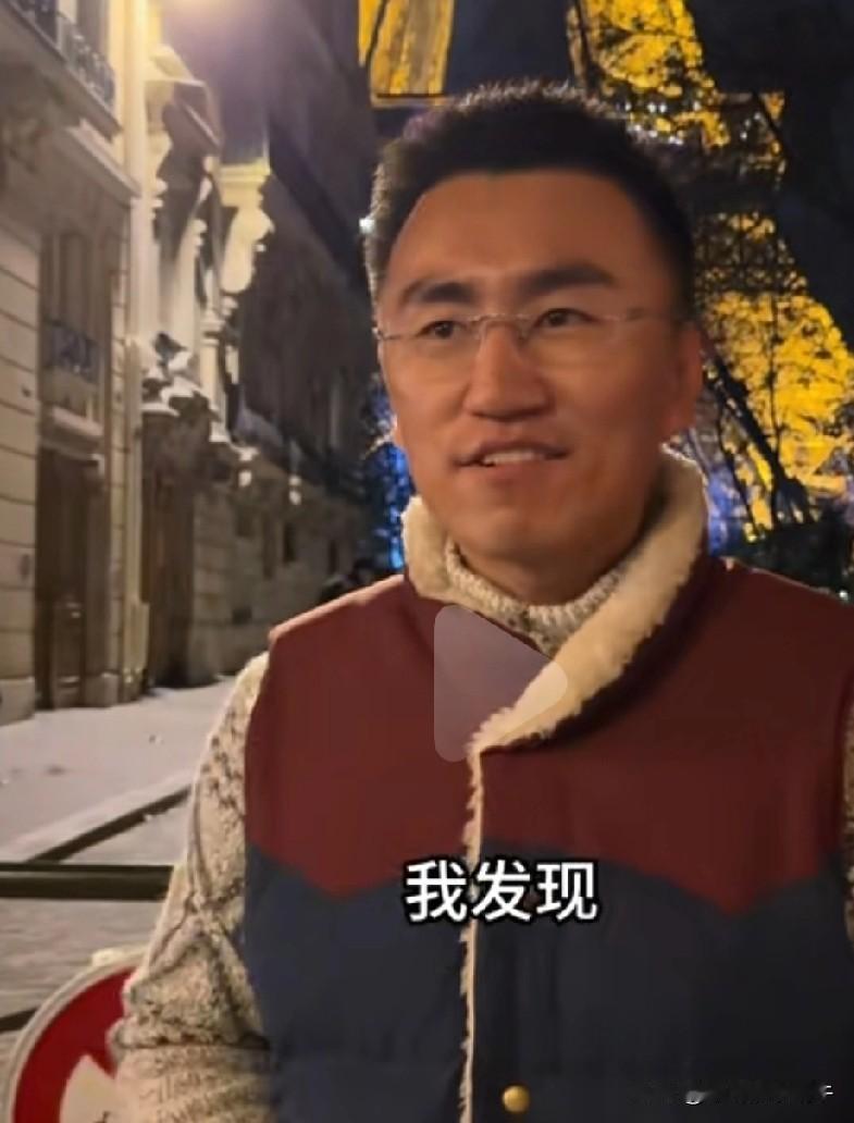 穆萨还没哭呢，他妈妈先哭了，明明是跟着儿子旅游，却想着二女婿，还想给二女婿买个手