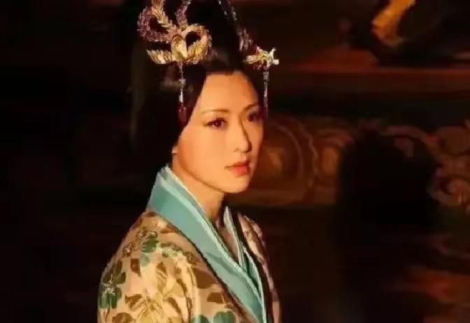 网上流传的汉武帝在侍寝当夜赐死钩弋夫人的桥段，属于后世民间讲史的演绎，并非正史明