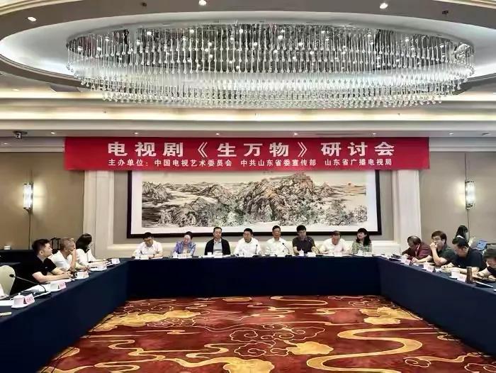 最近谁最忙？必然是“曹部长”，总刷到“电影电视剧研讨会”，大家都要感谢曹部长。究