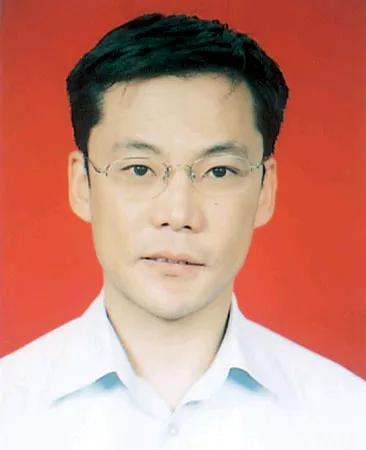 年轻时的李国庆和俞渝一起度过很多美好甜蜜的日子，两人携手同行共同进步实在羡煞旁人