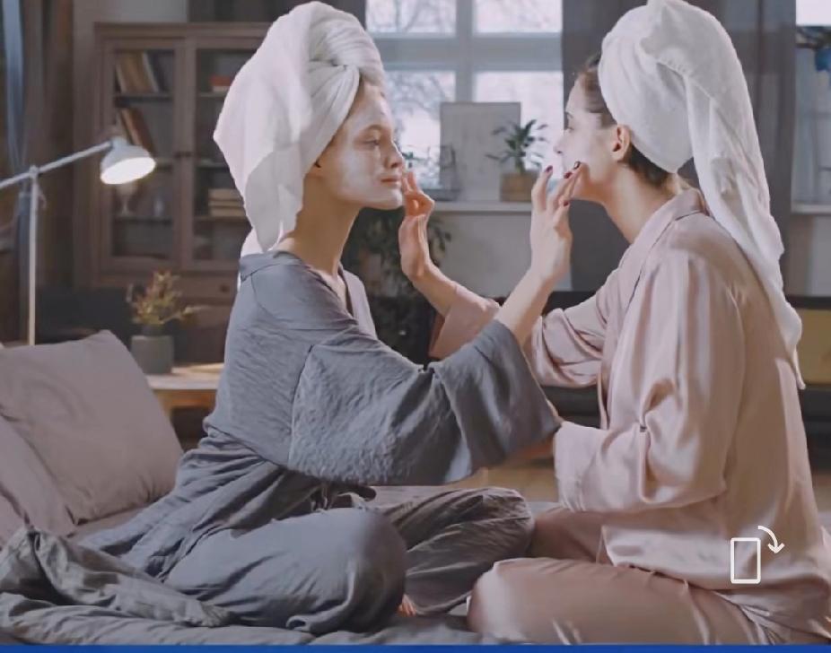 江苏一女子被闺蜜劝着离婚，当场开心庆祝解脱，没想到竟是一场骗局，闺蜜转头就嫁给她