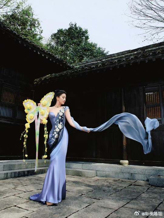 刘亦菲黄玫瑰风筝刘亦菲江南风高定很美很美 ​​​